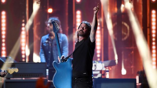 Dave Grohl, Karen O, Beck Cover Randy Newman: Watch