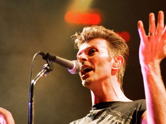 David Bowie, Pink Floyd Ranked Among UK’s Best-Selling Vinyl Artists In New Report